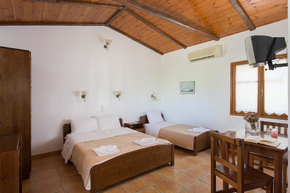Triple Room, Kitchenette, Courtyard Area photo 3