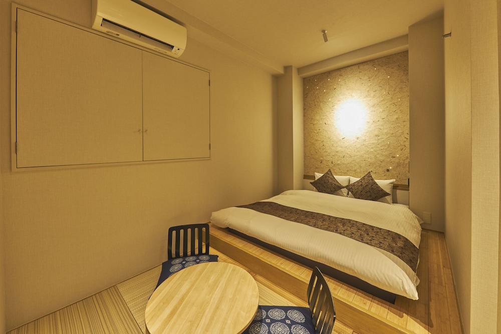 Standard Double Room, 1 Queen Bed, Non Smoking, Bathtub (Low Bed) photo 1