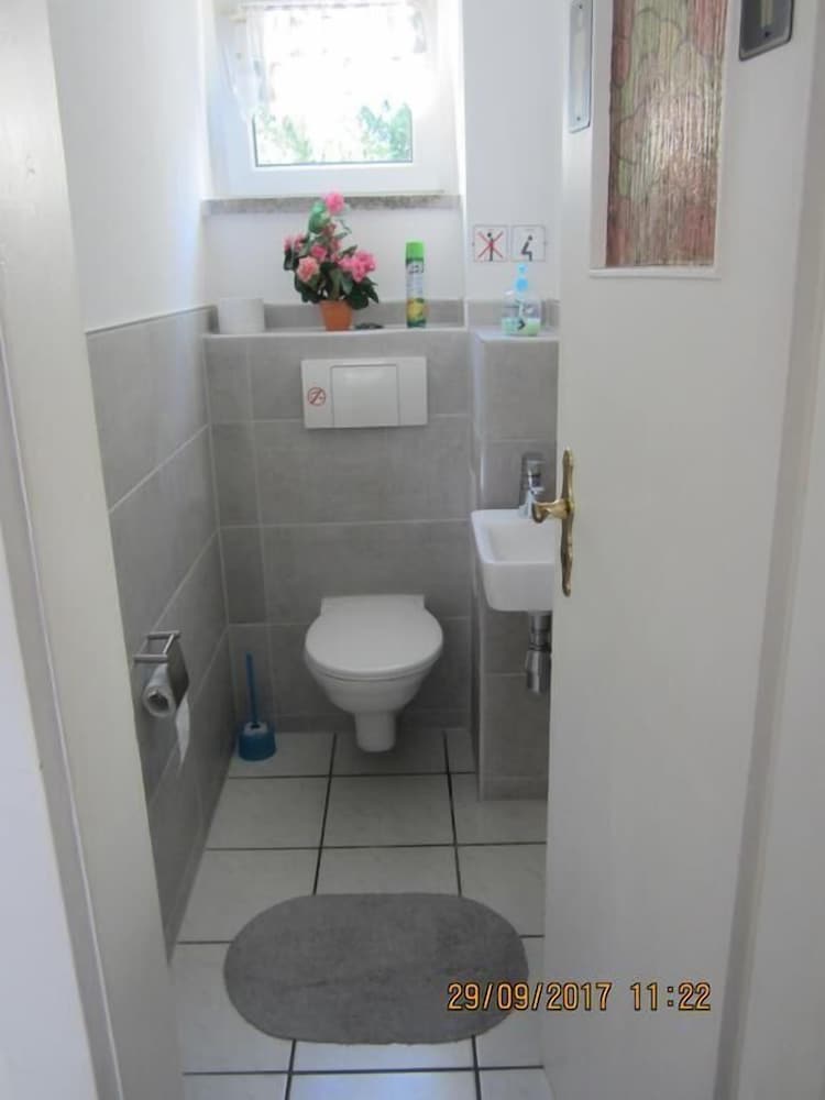 Single Room, Shared Bathroom photo 2