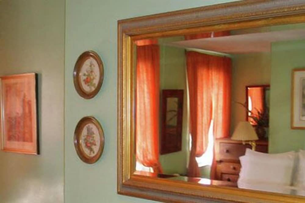 Lahore Room photo 3