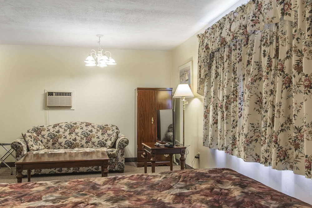 Room, 1 Queen Bed with Sofa bed, Non Smoking (Efficiency) - Photo 1