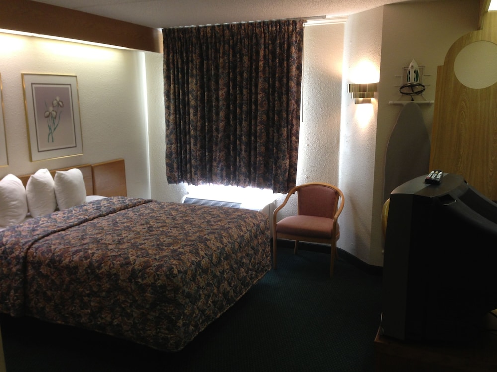 Standard Room, 1 Queen Bed