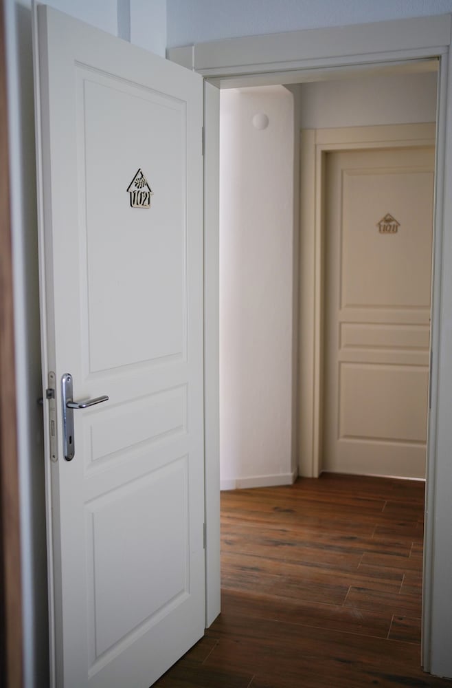 Family Quadruple Room, 2 Bedrooms, Non Smoking, Mountain View photo 2