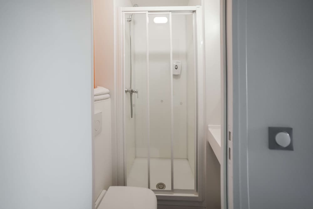 Standard Room, Multiple Beds photo 3