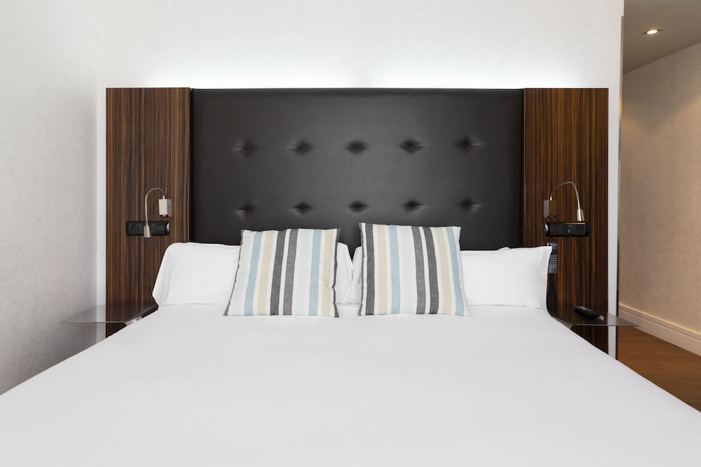 Superior Quadruple Room, Balcony, Sea View - Photo 3