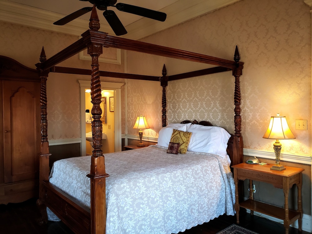 Southern Belle photo 3