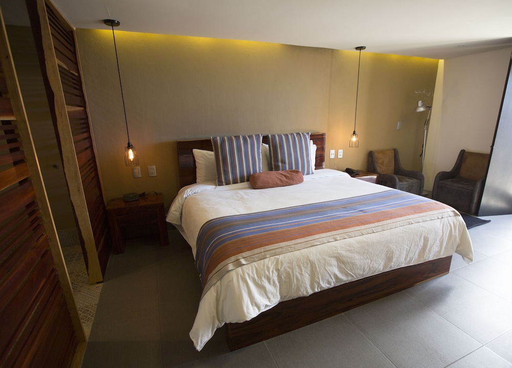 Deluxe Room, Balcony