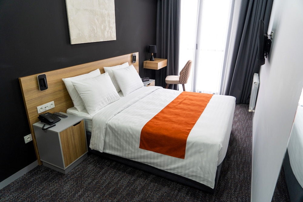 Basic Double Room, 1 Queen Bed photo 1
