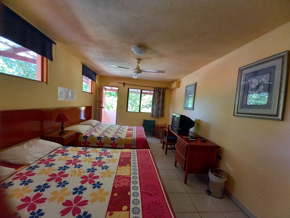 Room, 2 Double Beds, Pool View photo 1