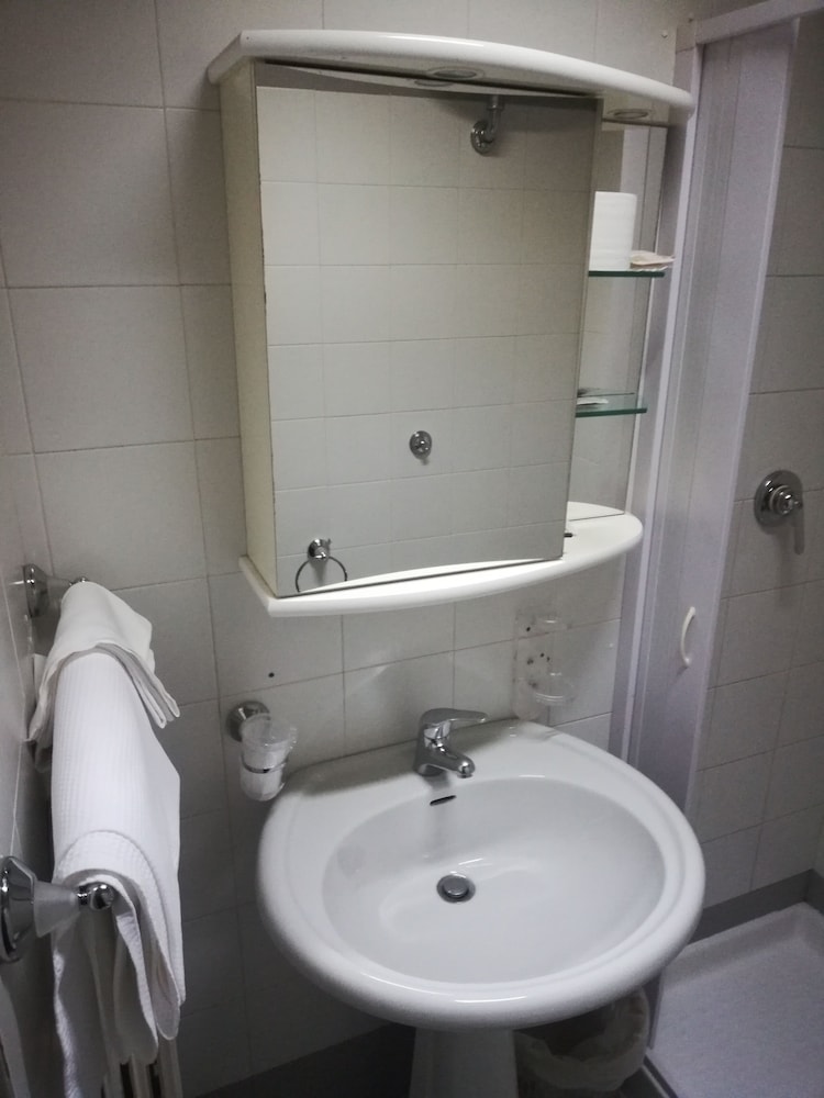 Basic Single Room, City View photo 2