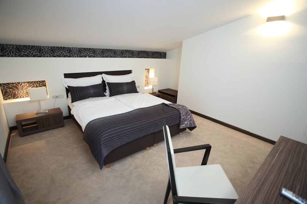 Classic Double Room, Balcony, Park View photo 1