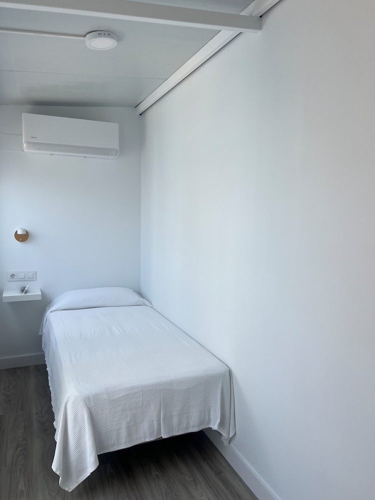 Single Room - Photo 1
