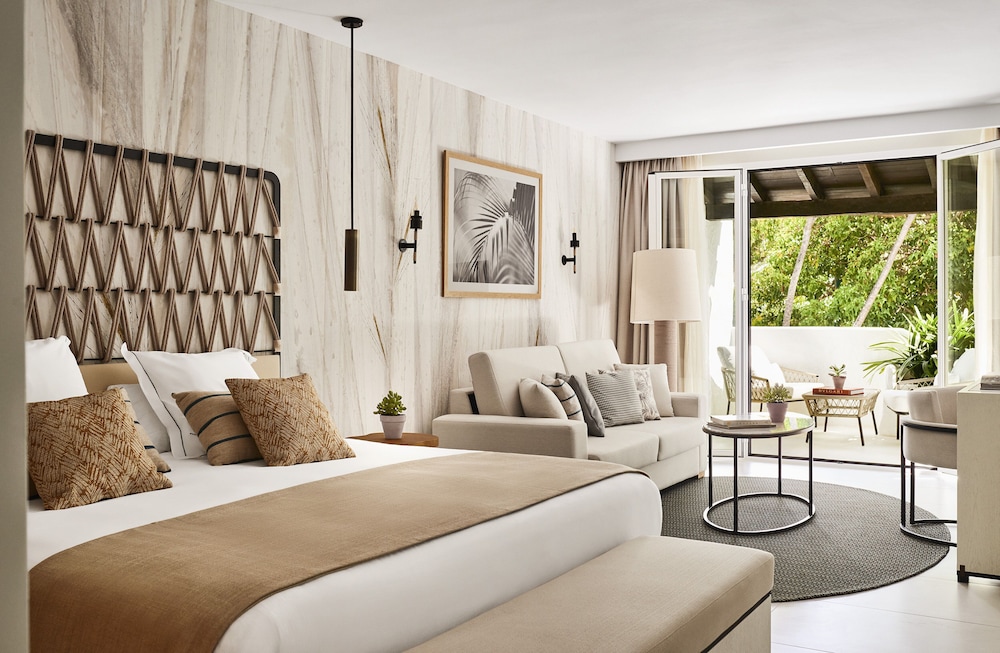 Junior Suite (Grand / Resort or Garden View)