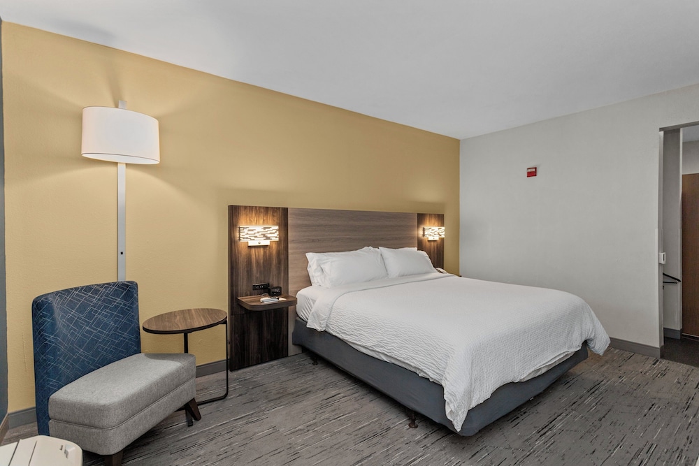 Standard Room, 1 King Bed, Accessible (Mobil Tran Shwr) photo 1
