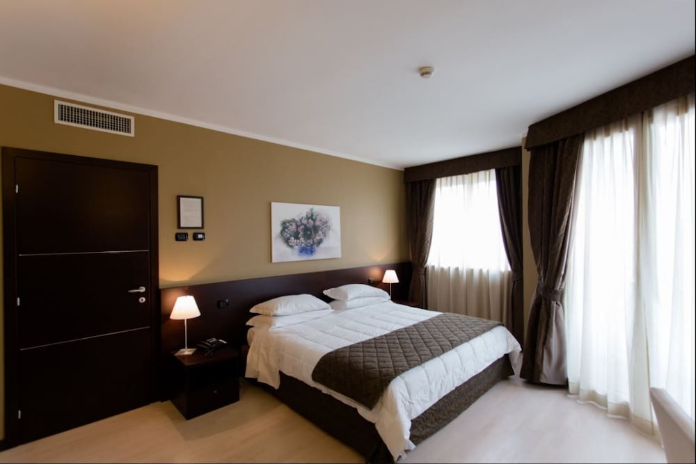 Comfort Room, Balcony (Comfort Room, king bed, balcony) photo 2