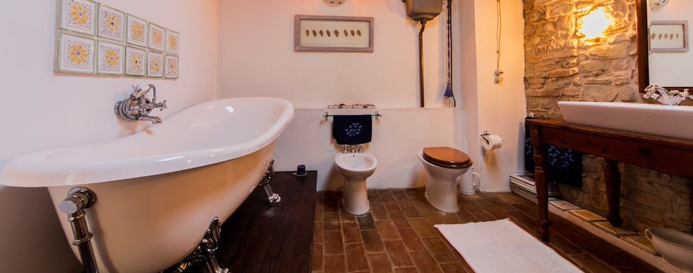 Room, Ensuite photo 2