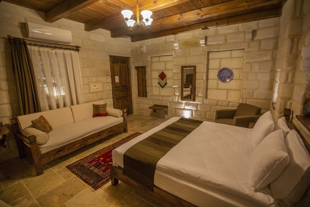 Superior Stone Room 301