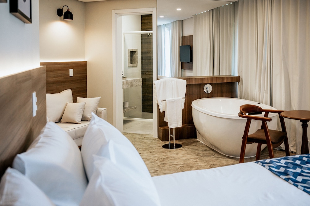 Exclusive Studio Suite, Bathtub photo 1