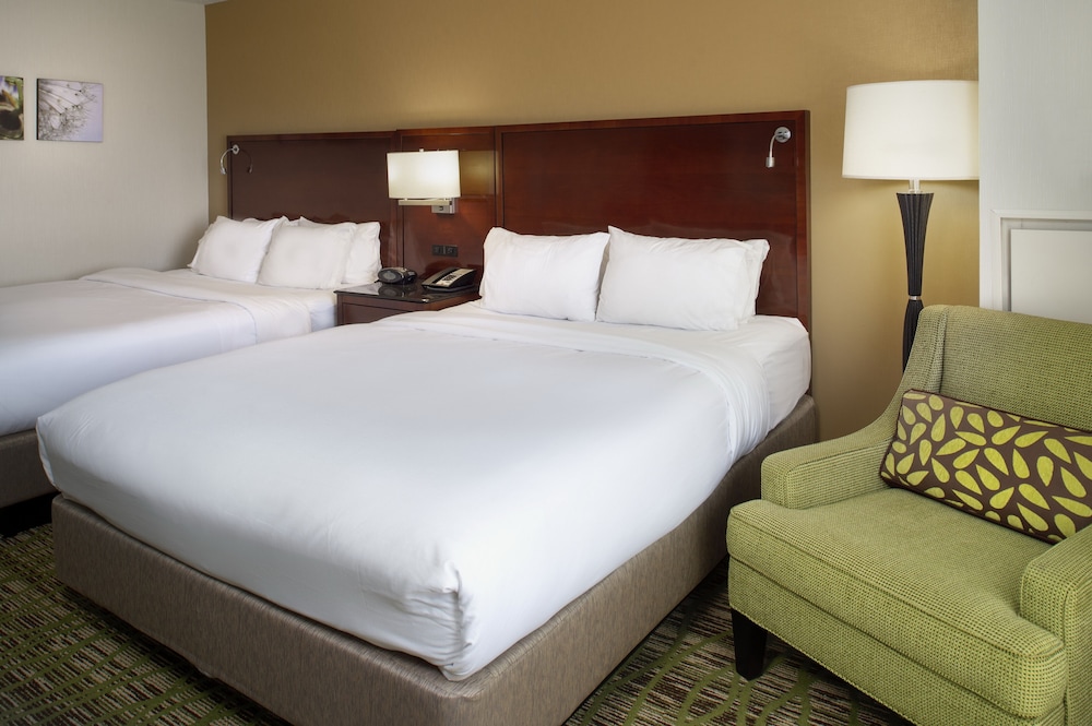 Room, 2 Queen Beds - Photo 4