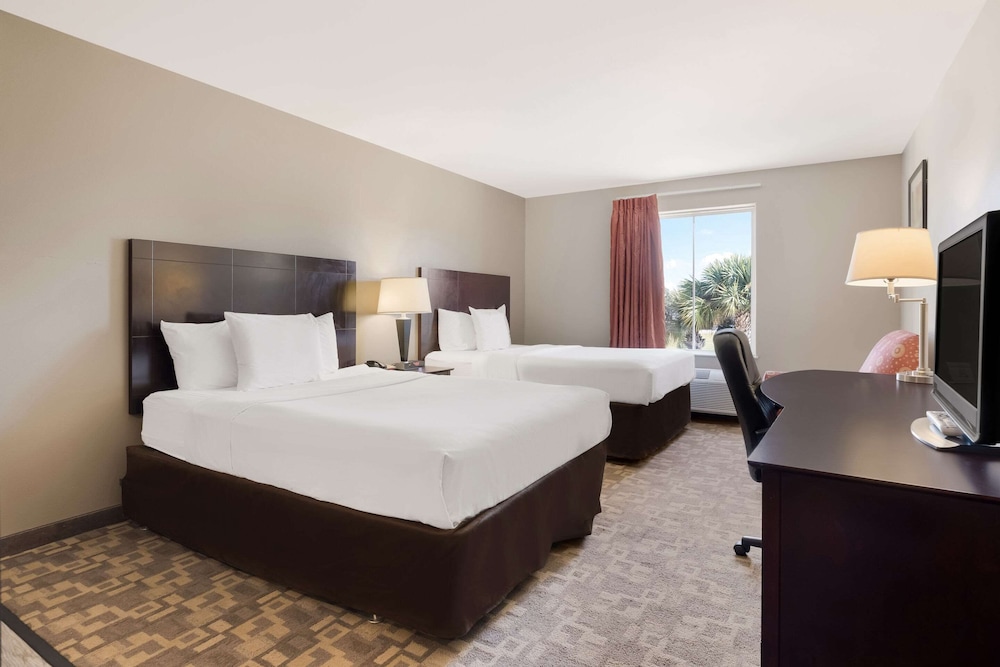 Suite, Multiple Beds, Accessible, Non Smoking photo 2