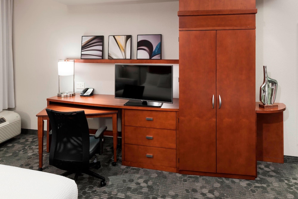 Room, 2 Queen Beds (Mobility Accessible, Tub) - Photo 2