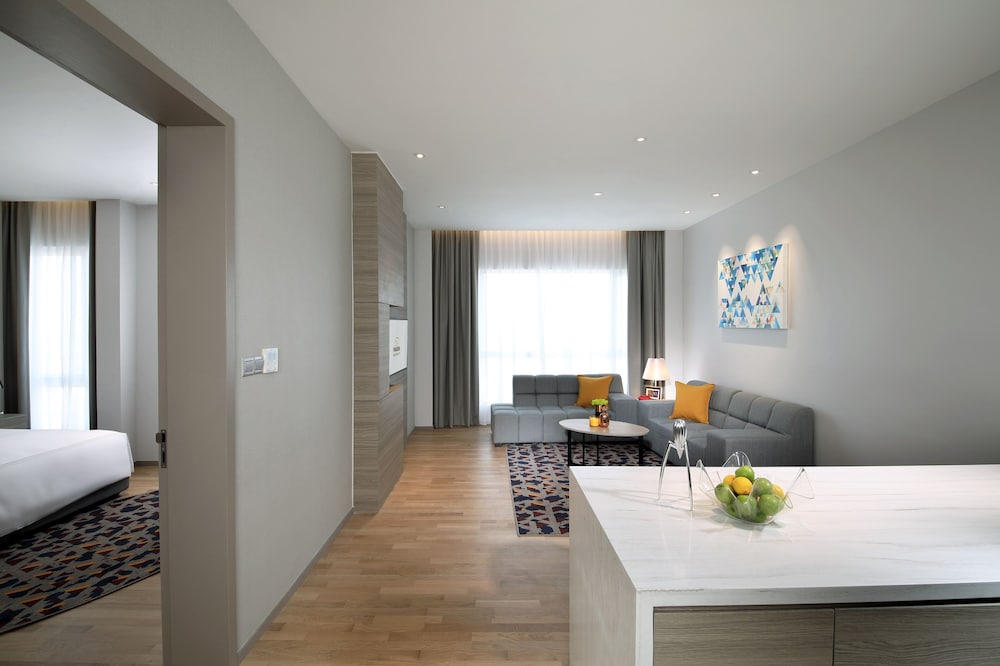 Executive Room, 1 Bedroom (King) thumbnail 6