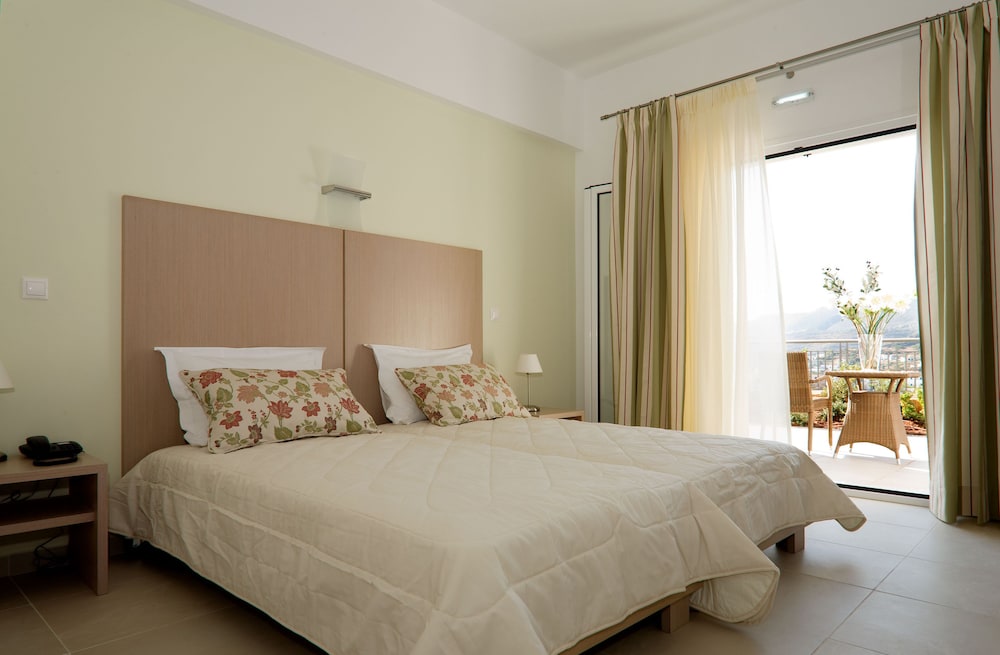 Triple Room, Sea View - Photo 1