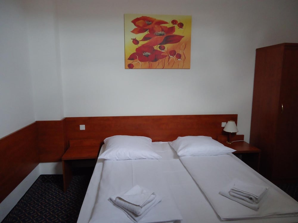 Economy Double Room (5th floor, Elevator until 4th) photo 2