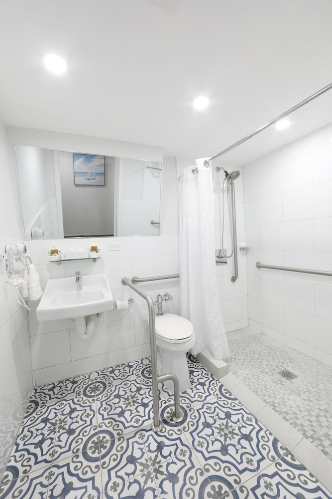 Double Room, 2 Queen Beds- Accessible - Photo 2