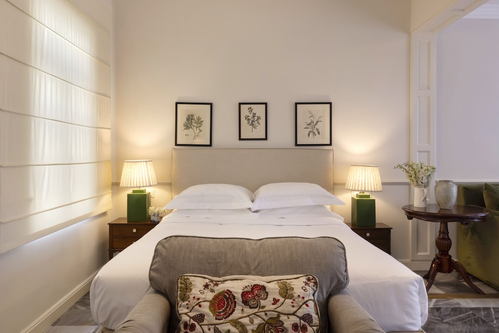 Suite - Photo 1