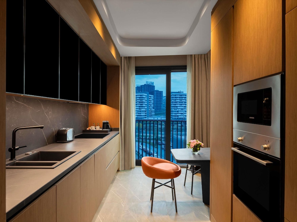 Superior Suite, 4 Bedrooms thumbnail 6