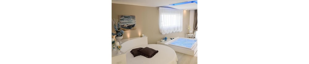 Exclusive Suite, Private Pool, Sea View photo 3