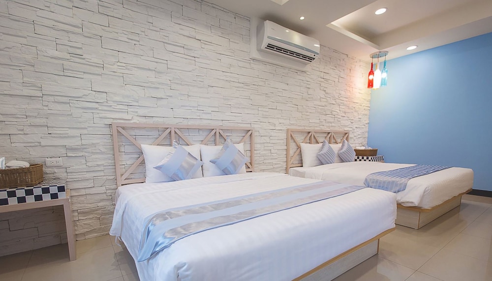 Quadruple Room (Corner 202) photo 1