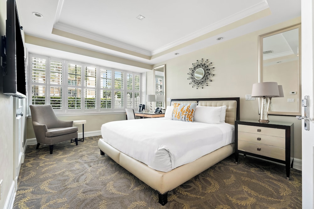 Deluxe Room, 1 King Bed, Mobility Accessible