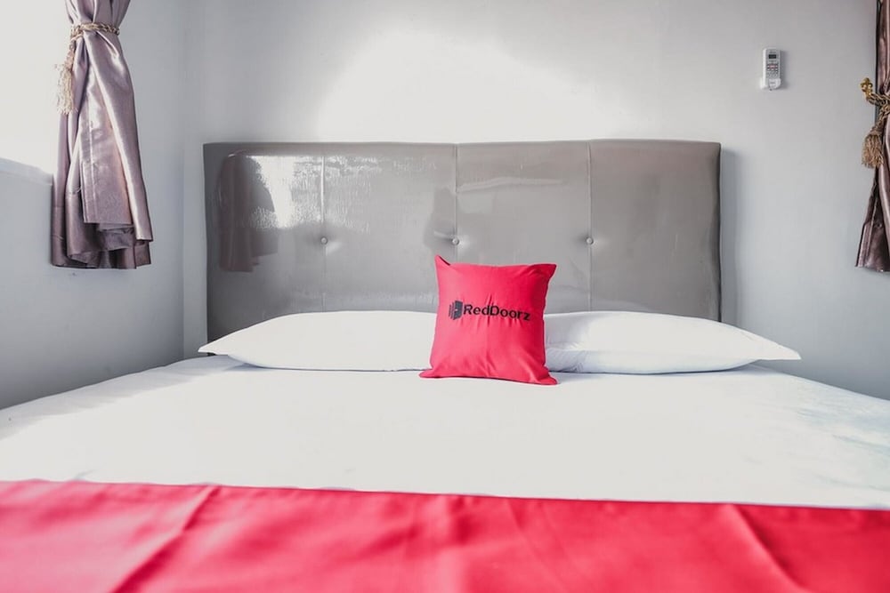 Double Room (RedDoorz) - Photo 6