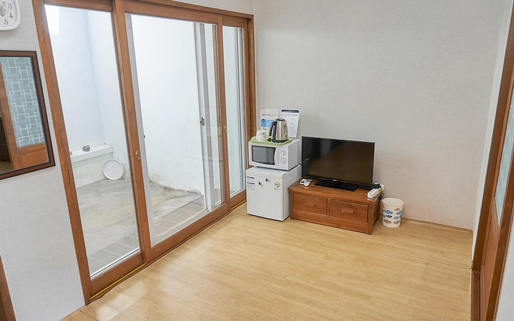 Room (Group Room )