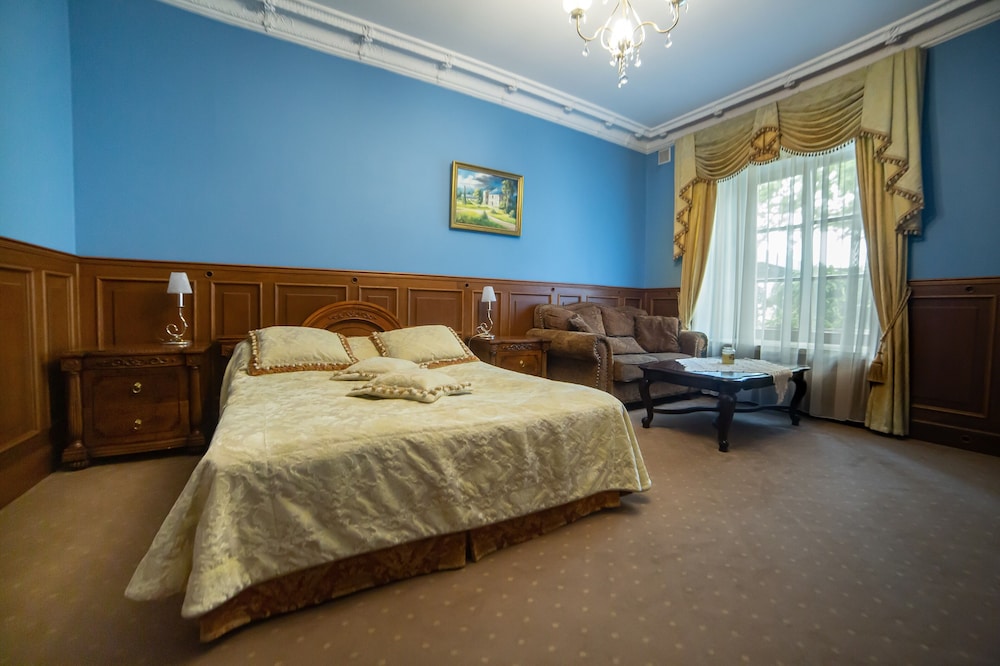Comfort Suite, 1 King Bed photo 2