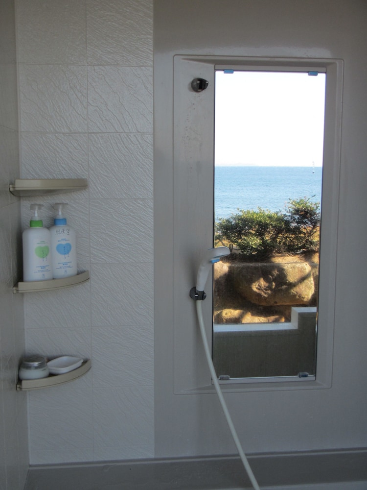 Hut photo 3