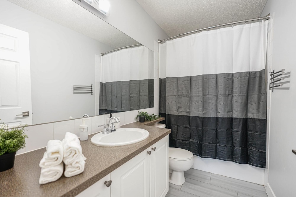 Cozy Condo w Parking Wifi Coffee - 5min2stampede, Billede 7