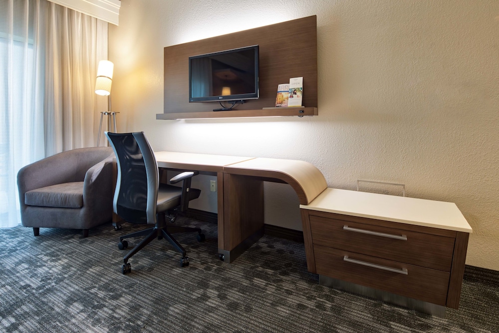 Room, 1 King Bed with Sofa bed (Mobility Accessible, Tub) - Photo 2