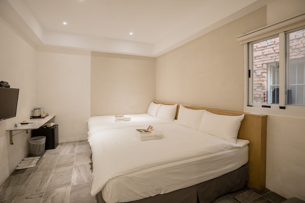 Standard Quadruple Room - Photo 21