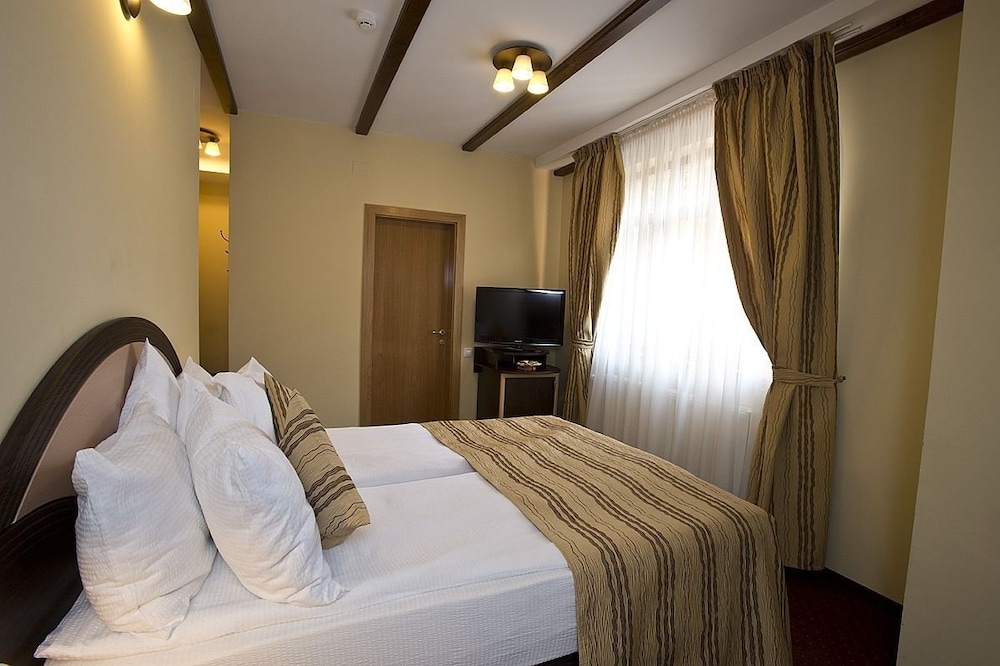 Standard Double Room - Photo 3