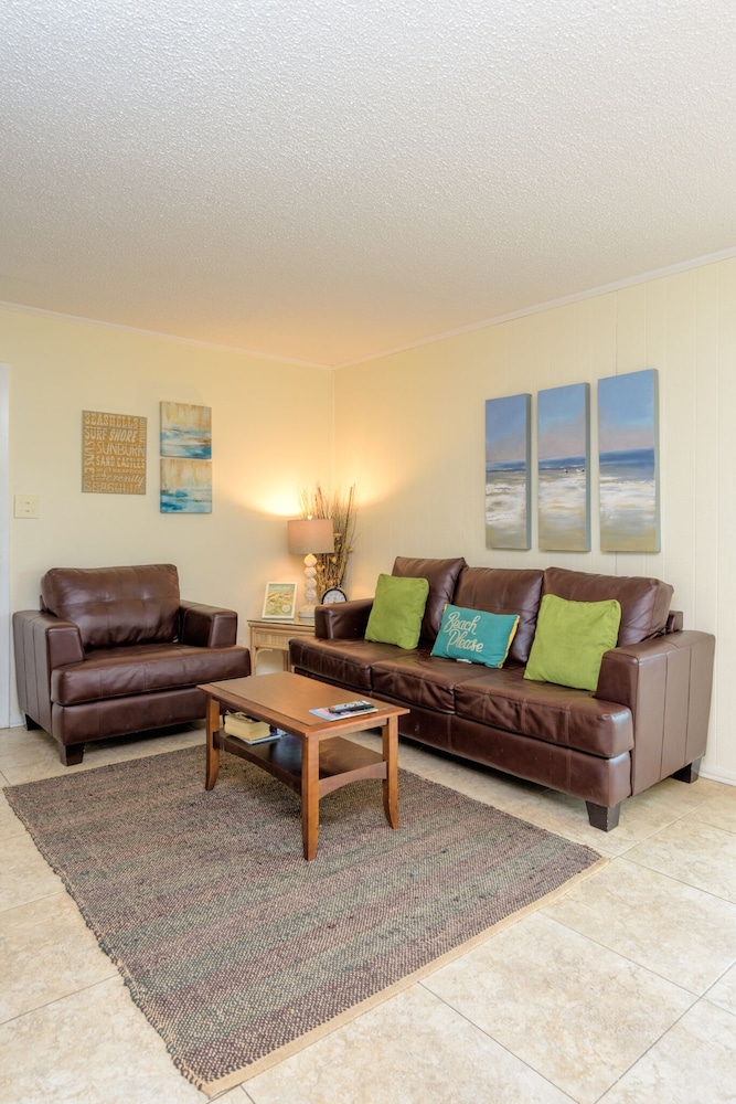 Superior Condo, Multiple Beds, Partial Ocean View, Beachside, photo 6