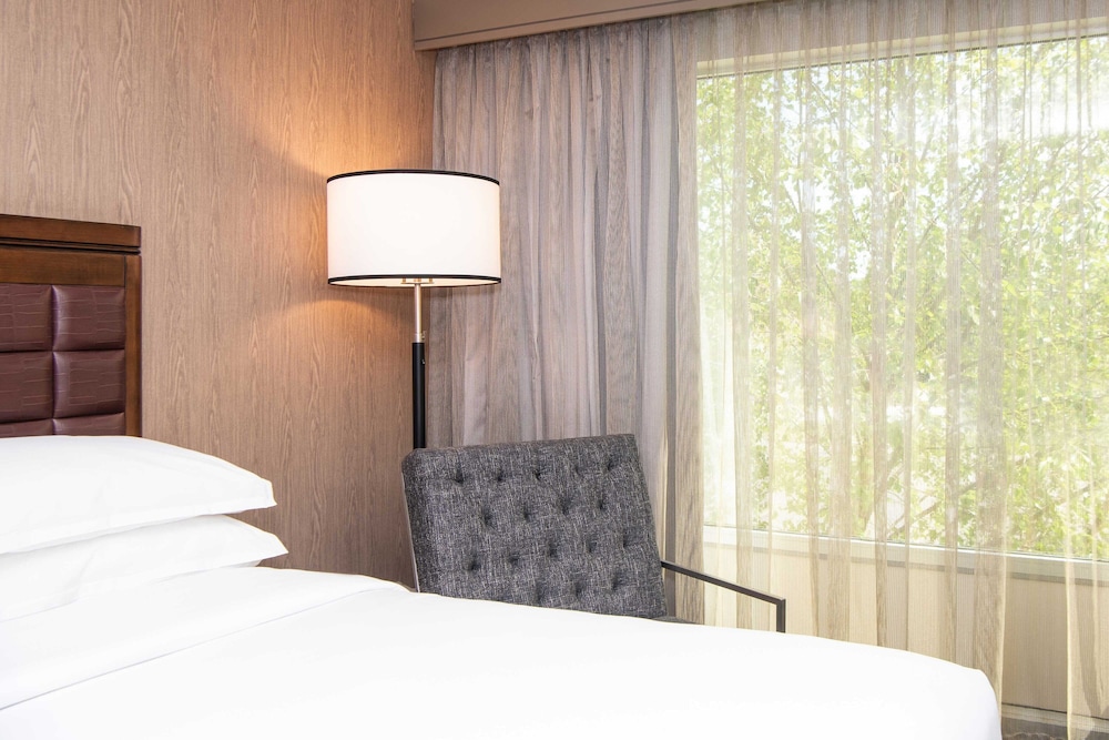 Deluxe Room, 2 Queen Beds - Photo 3
