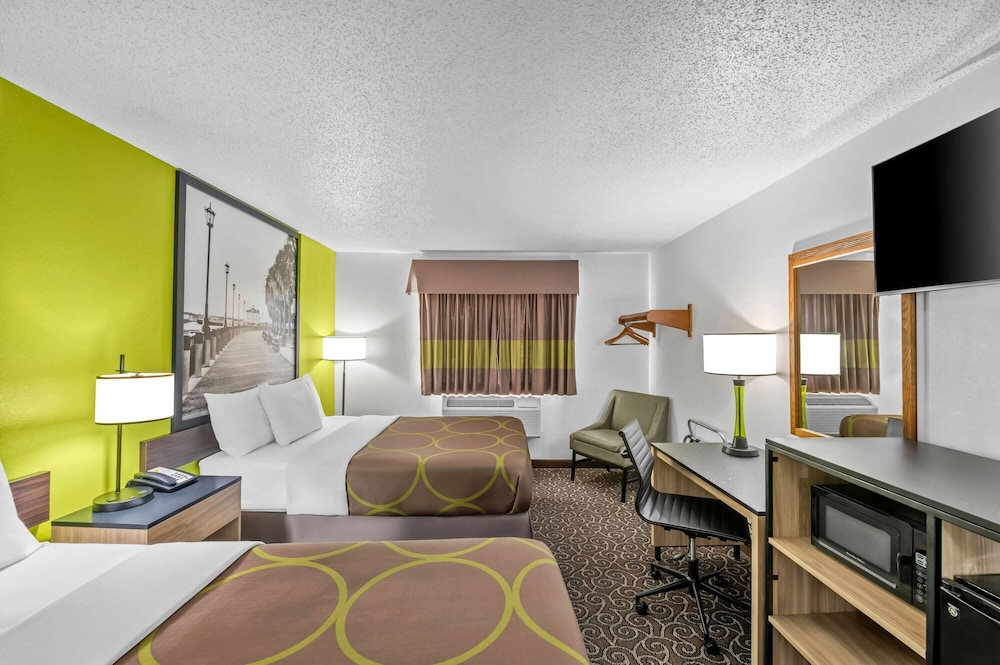Room, 2 Double Beds - Photo 4