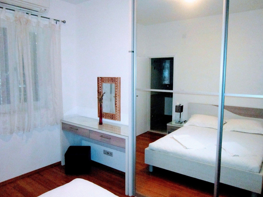 Apartment (Two Bedroom Apartment With Terrace An)