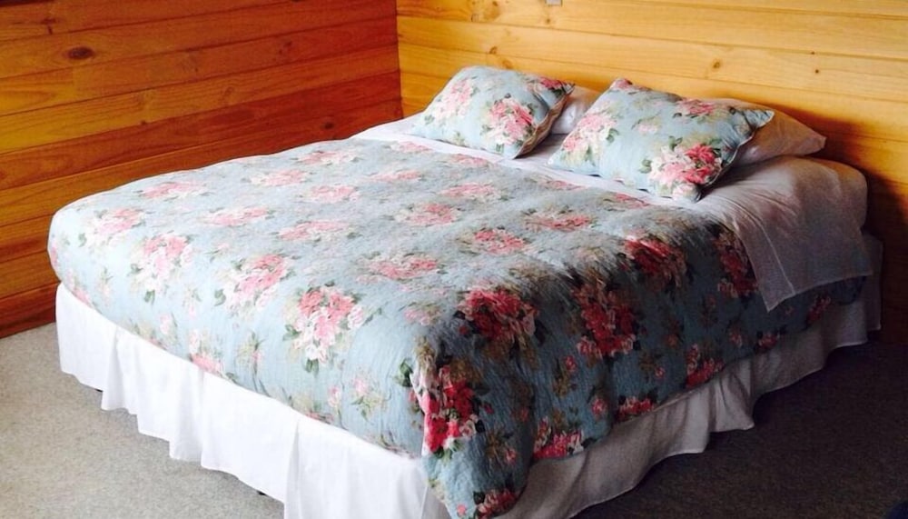 Standard Double or Twin Room, 1 Double or 2 Twin Beds, Shared Bathroom photo 3