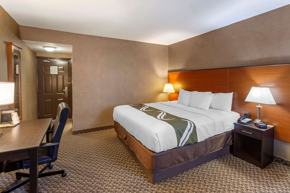 Standard Room, 1 King Bed, Non Smoking - Photo 3