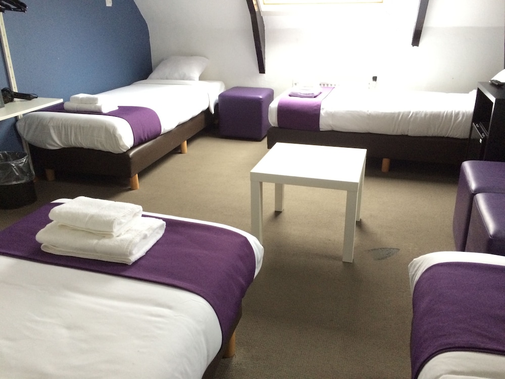 Economy Quadruple Room, 1 Bedroom, Private Bathroom photo 2