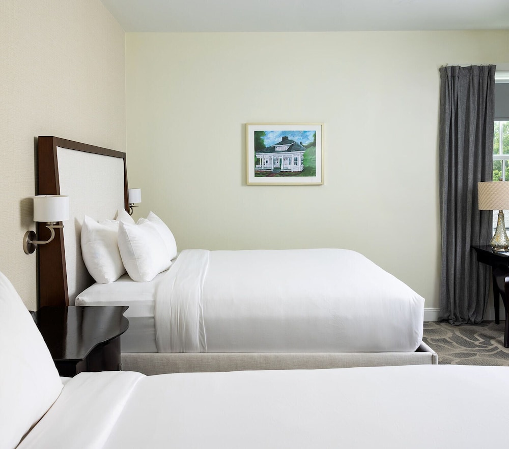 Deluxe Double Queen Room photo 2